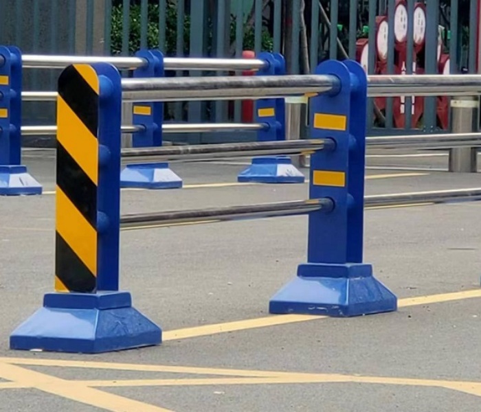 Road guardrail-1